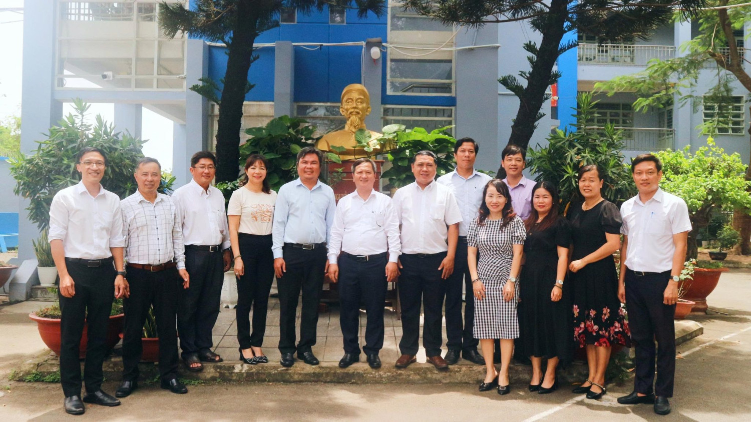 THPT Nguyễn Đình Chiểu đón tiếp lãnh đạo phường Phú Lợi